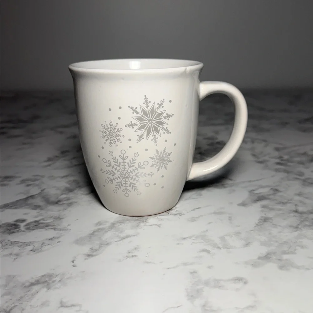 Royal Norfolk White Mug with Silver Snowflake Design
